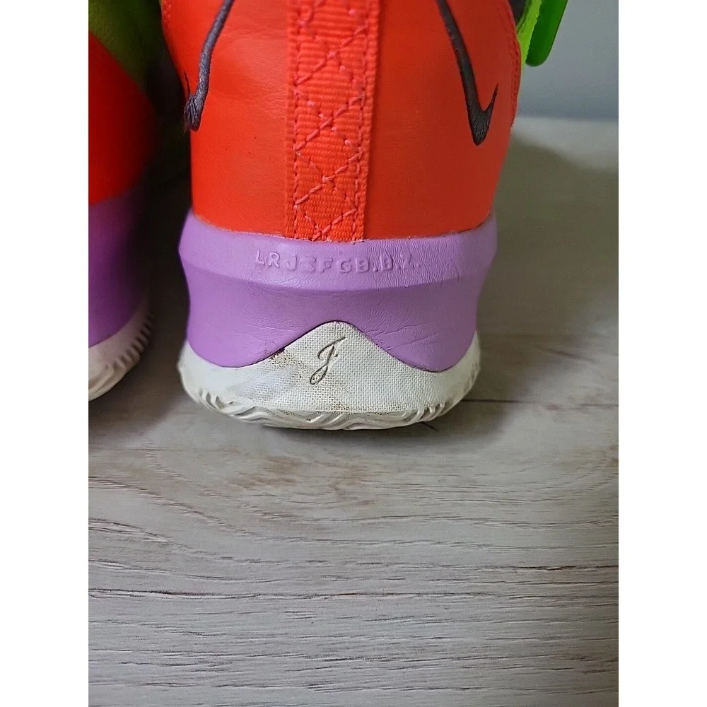 Nike Lebron Soldier Xlll (GS Basketball Sneaker) AR7585-002‎ Size 6.5Y